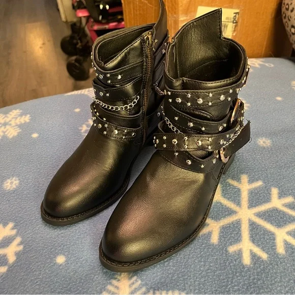 NWOT Studded Buckle Chain Ankle Boots, Chunky Low Heeled Booties, Side Zipper - Picture 5 of 10